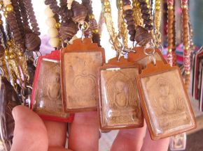 Thai_buddhist_amulets